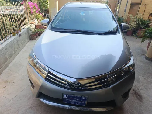 Toyota Corolla Altis CVT-i 1.8 2015