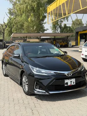 Toyota Corolla Altis Grande CVT-i 1.8 2015