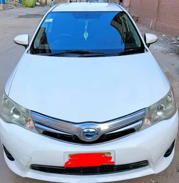 Toyota Corolla Axio Hybrid 1.5 2013