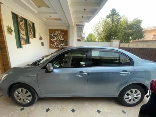 Toyota Corolla Axio Hybrid 1.5 2013