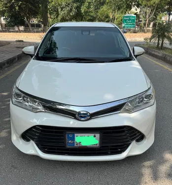 Toyota Corolla Axio Hybrid 1.5 2015