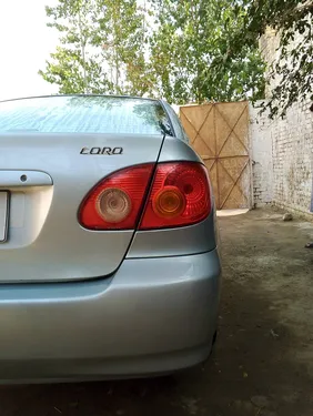 Toyota Corolla SE Saloon 2003
