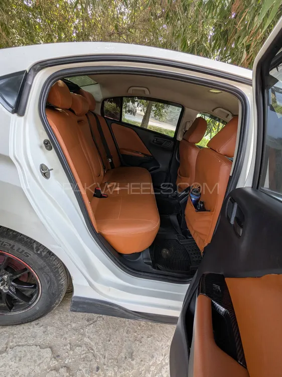 Honda Grace Hybrid 2018 for Sale in Lahore Honda Grace Hybrid 2018 for Sale in Lahore Image-5