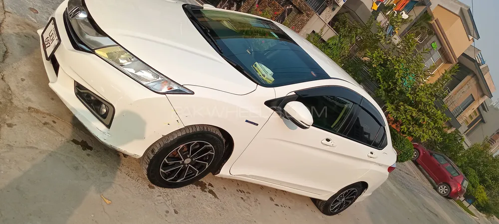 Honda Grace Hybrid 2015 for Sale in Lahore Honda Grace Hybrid 2015 for Sale in Lahore Image-4