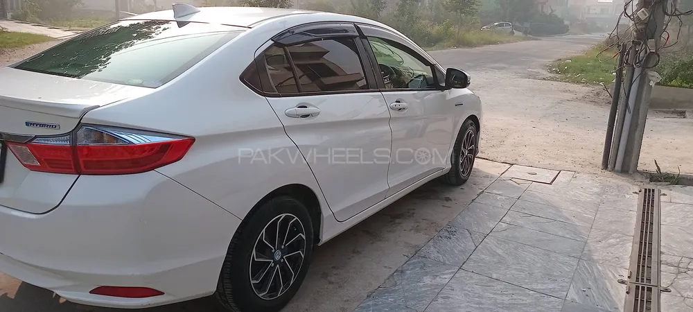 Honda Grace Hybrid 2015 for Sale in Lahore Honda Grace Hybrid 2015 for Sale in Lahore Image-1