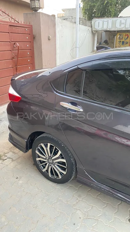 Honda Grace Hybrid 2018 for Sale in Lahore Honda Grace Hybrid 2018 for Sale in Lahore Image-6