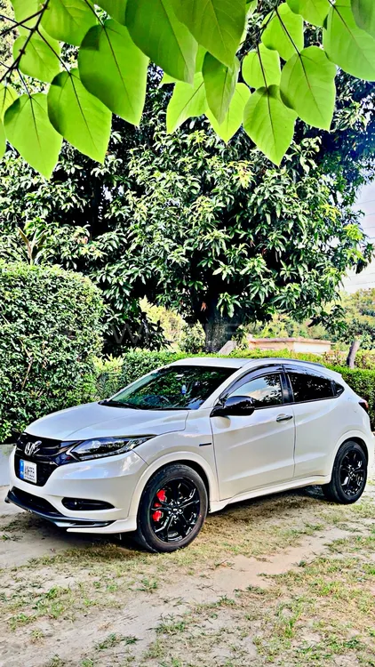 Honda Vezel 2015 for Sale in Faisalabad Image-1