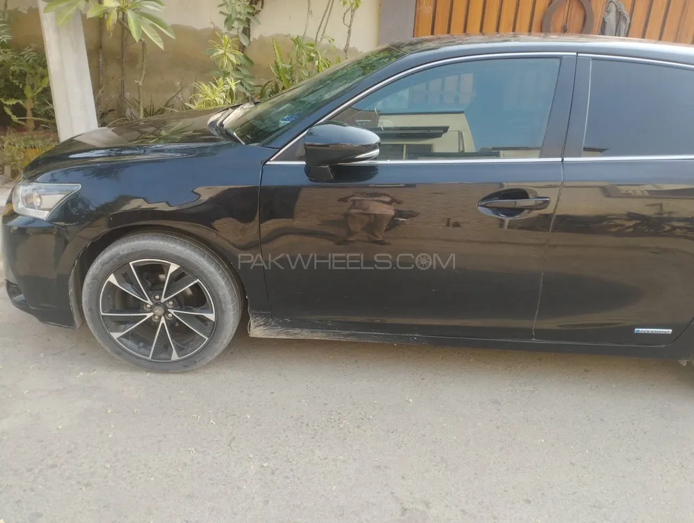 Lexus CT200h 2011 for Sale in Karachi Lexus CT200h 2011 for Sale in Karachi Image-5