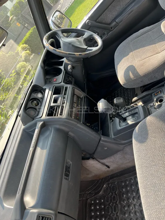 Mitsubishi Pajero 1993 for Sale in Lahore Mitsubishi Pajero 1993 for Sale in Lahore Image-12