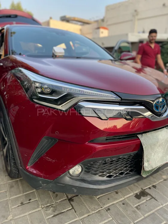 Toyota C-HR 2016 for Sale in Lahore Toyota C-HR 2016 for Sale in Lahore Image-4