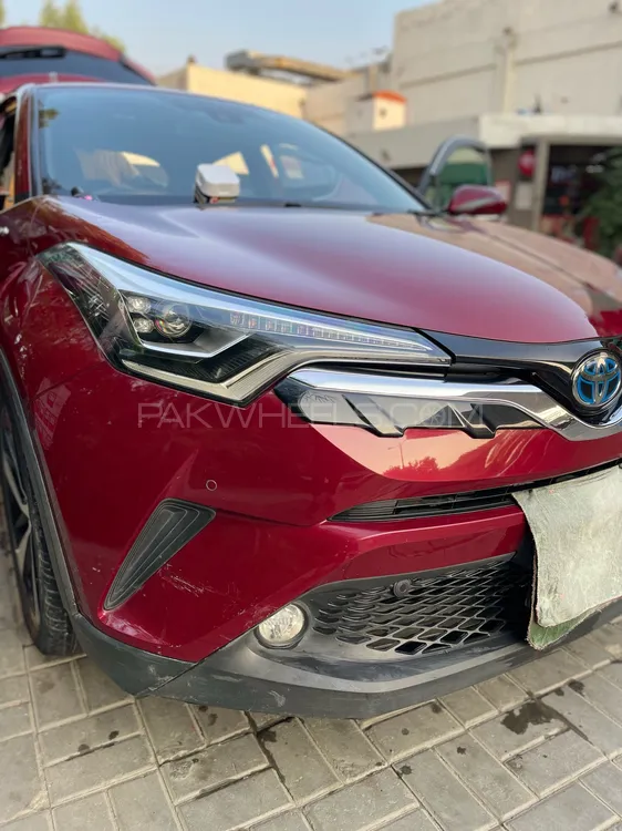 Toyota C-HR 2016 for Sale in Lahore Toyota C-HR 2016 for Sale in Lahore Image-5