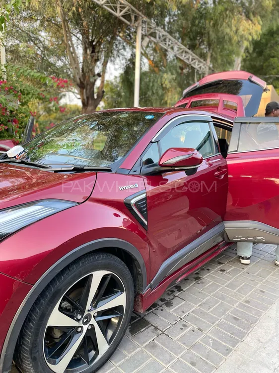 Toyota C-HR 2016 for Sale in Lahore Toyota C-HR 2016 for Sale in Lahore Image-8