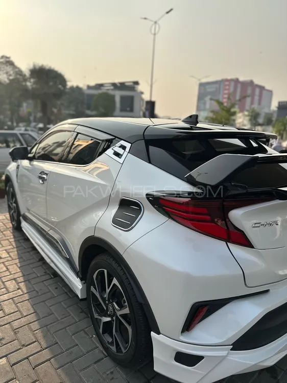 Toyota C-HR 2020 for Sale in Lahore Toyota C-HR 2020 for Sale in Lahore Image-13