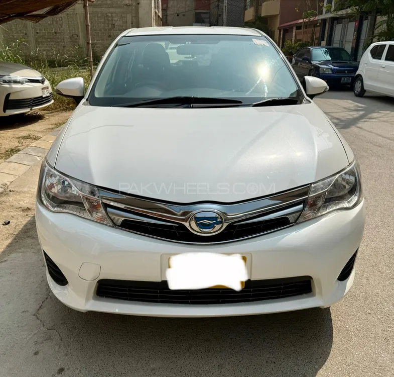 Toyota Corolla Axio 2013 for Sale in Karachi Image-1