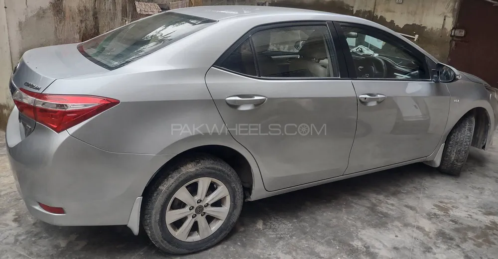 Toyota Corolla 2015 for Sale in Karachi Image-1