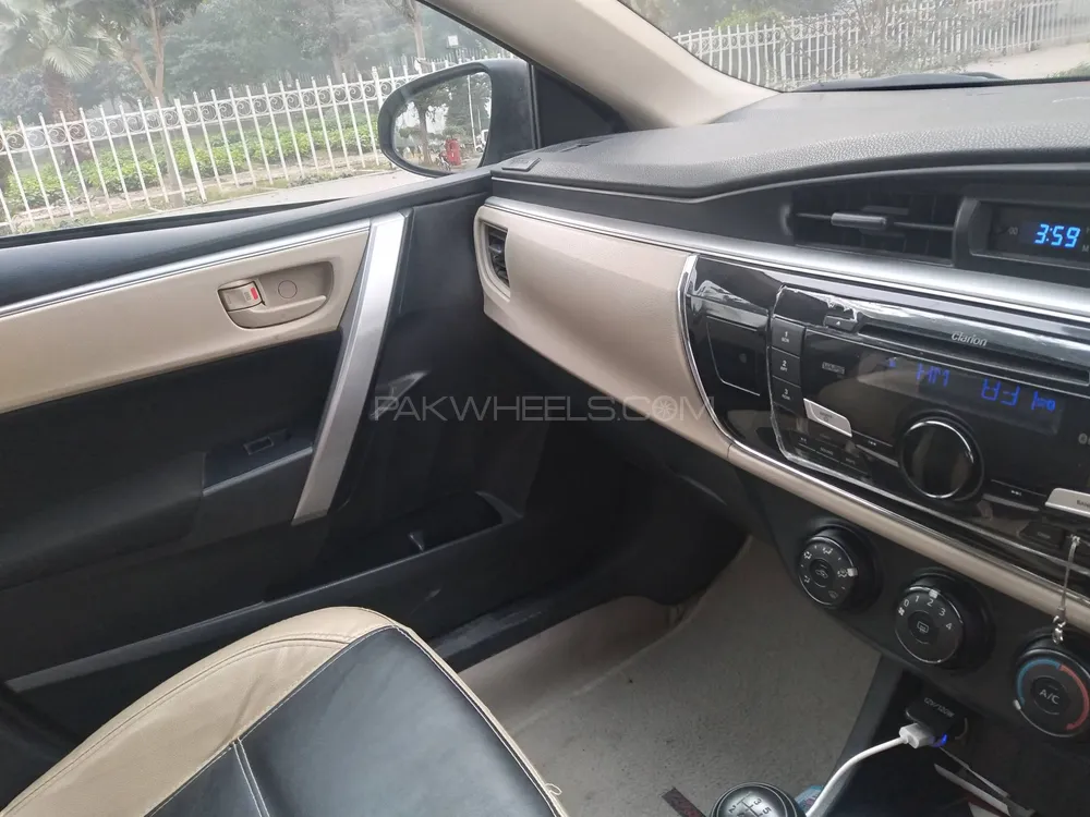 Toyota Corolla 2017 for Sale in Faisalabad Image-1