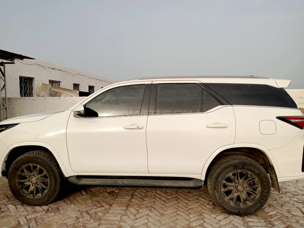 Toyota Fortuner 2024 for Sale in Karachi Toyota Fortuner 2024 for Sale in Karachi Image-4