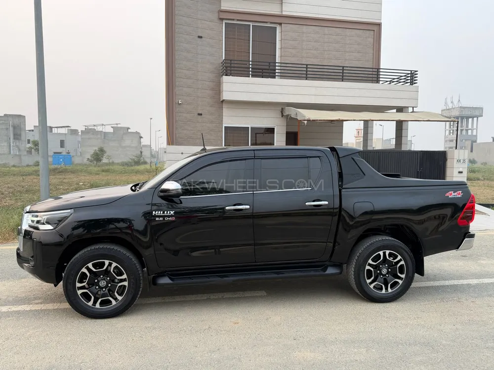 Toyota Hilux 2022 for Sale in Lahore Toyota Hilux 2022 for Sale in Lahore Image-5