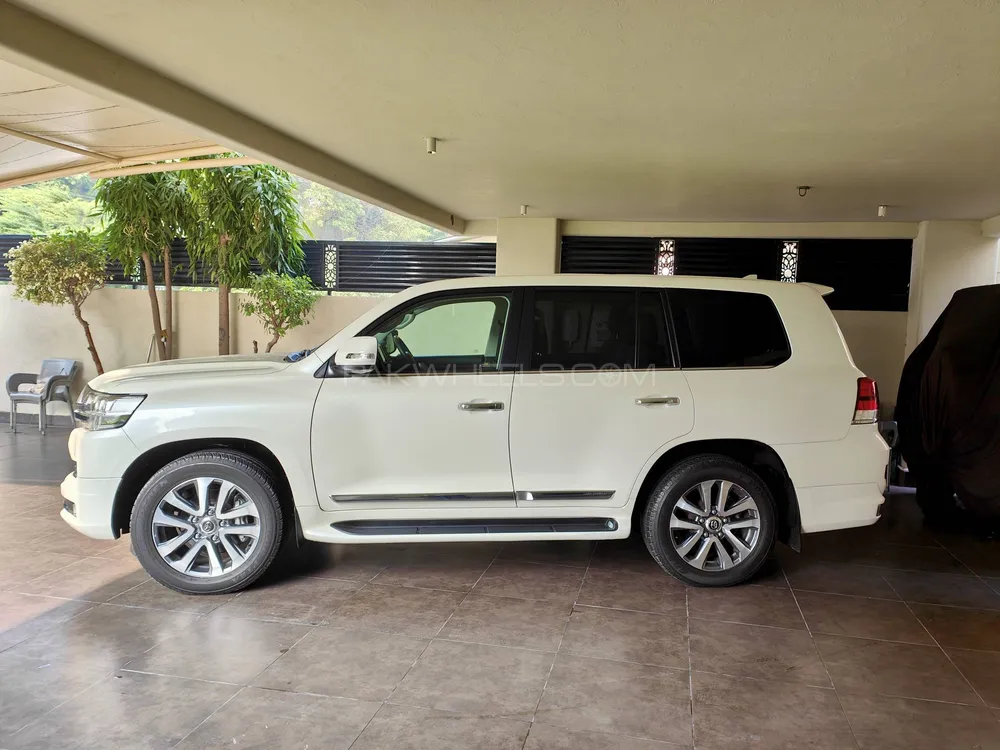Toyota Land Cruiser 2020 for Sale in Lahore Toyota Land Cruiser 2020 for Sale in Lahore Image-5