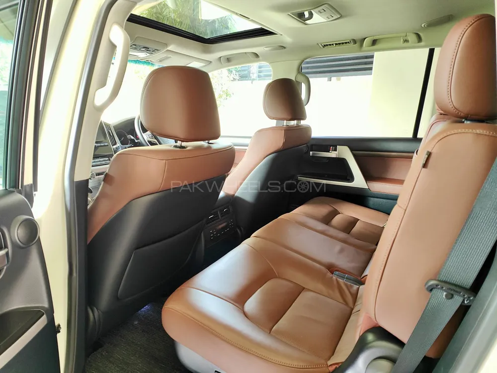 Toyota Land Cruiser 2020 for Sale in Lahore Toyota Land Cruiser 2020 for Sale in Lahore Image-6