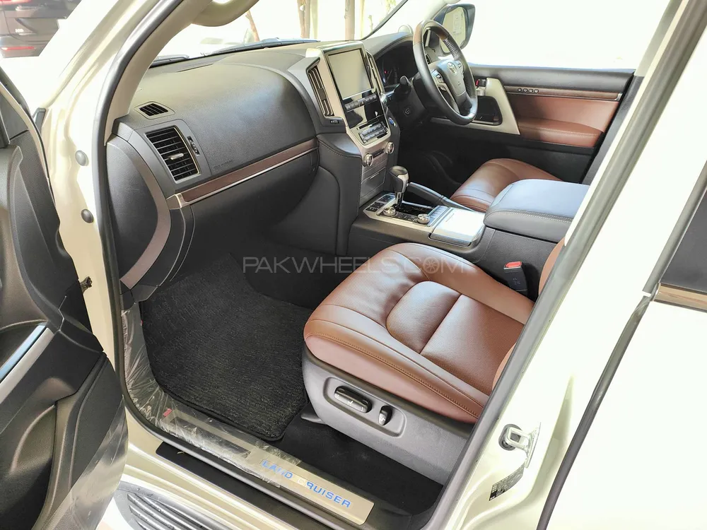 Toyota Land Cruiser 2020 for Sale in Lahore Toyota Land Cruiser 2020 for Sale in Lahore Image-3