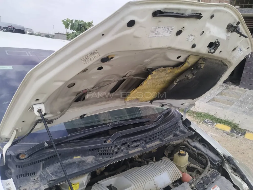 Toyota Prius 2011 for Sale in Karachi Toyota Prius 2011 for Sale in Karachi Image-18