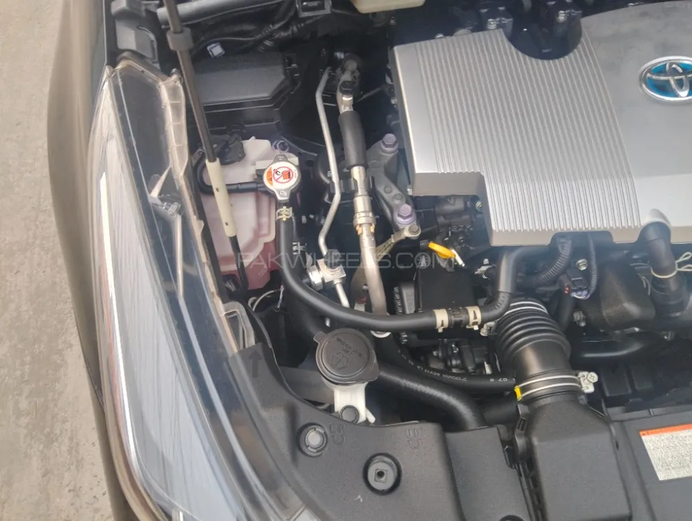 Toyota Prius 2020 for Sale in Lahore Toyota Prius 2020 for Sale in Lahore Image-6