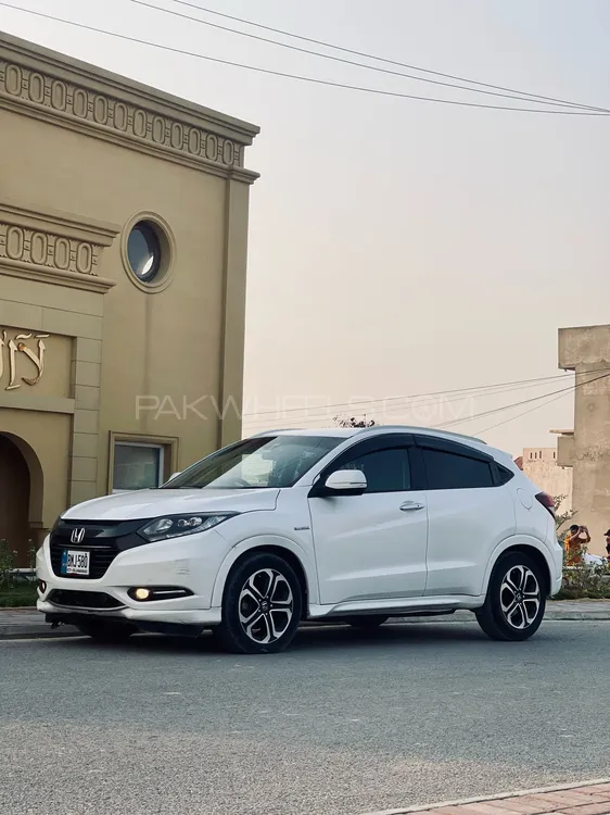 Honda Vezel 2015 for Sale in Islamabad Image-1