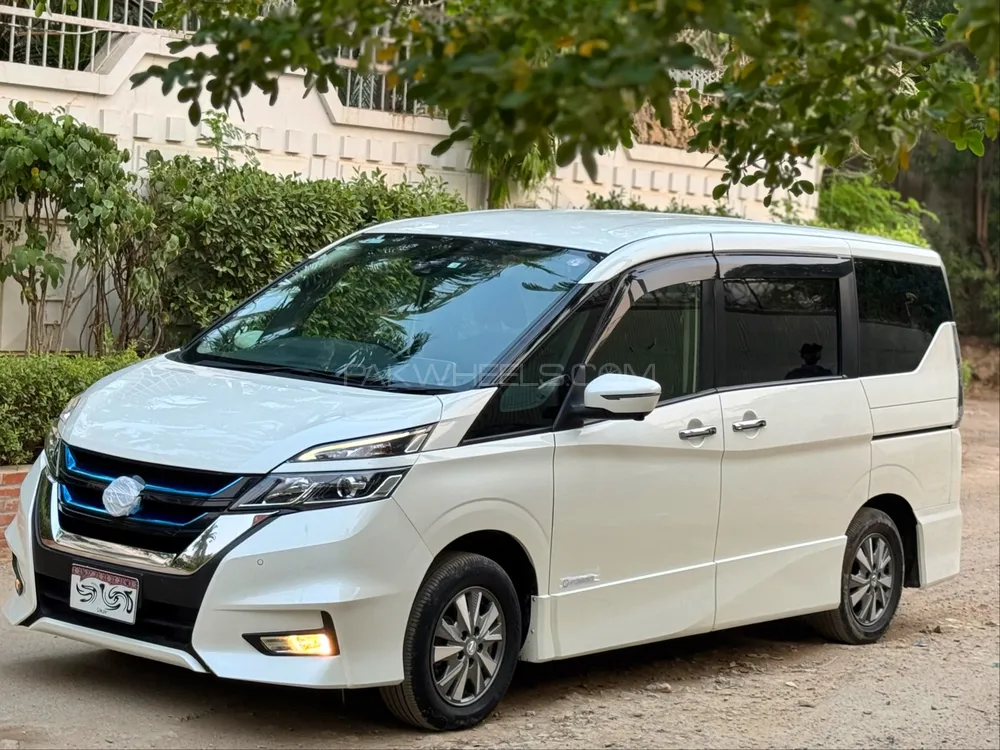 Nissan Serena 2018 for Sale in Karachi Image-1