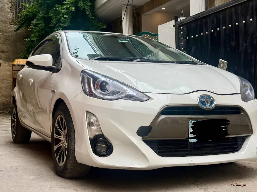 Toyota Aqua 2016 for Sale in Islamabad Image-1