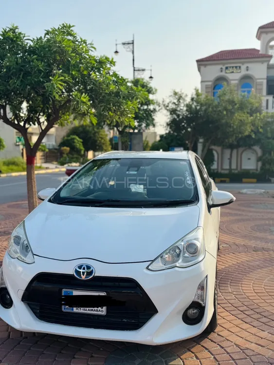 Toyota Aqua 2016 for Sale in Attock Image-1