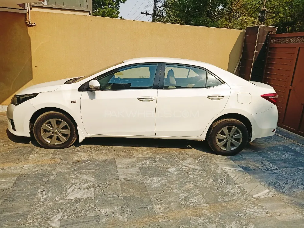 Toyota Corolla 2016 for Sale in Faisalabad Image-1