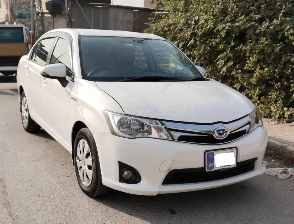 Toyota Corolla Axio 2014 for Sale in Peshawar Image-1