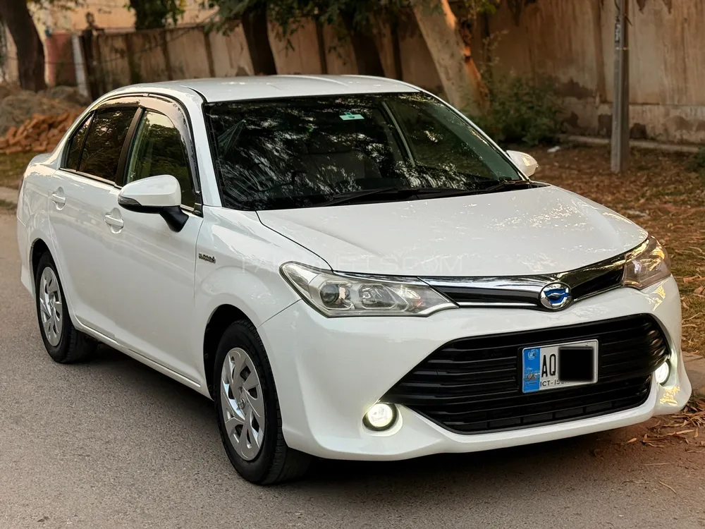 Toyota Corolla Axio 2016 for Sale in Peshawar Image-1