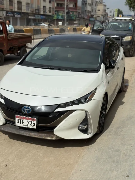 Toyota Prius 2017 for Sale in Karachi Image-1
