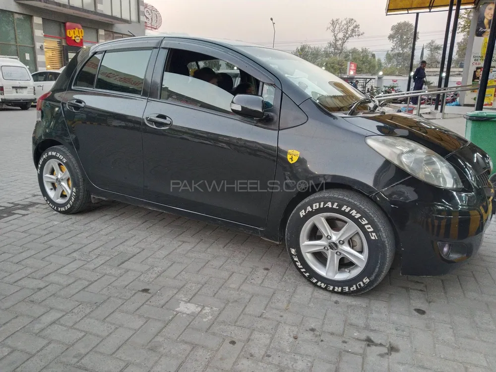 Toyota Vitz 2010 for Sale in Abbottabad Image-1