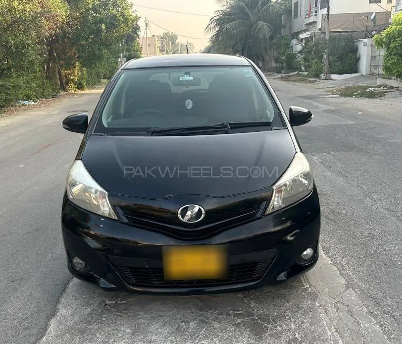 Toyota Vitz 2013 for Sale in Karachi Image-1
