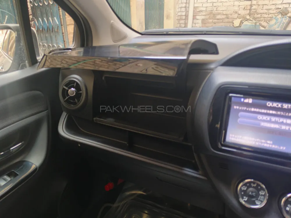Toyota Vitz 2018 for Sale in Peshawar Image-1