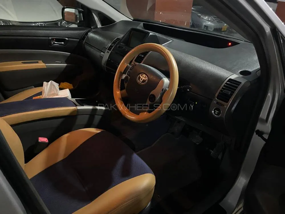 Toyota Prius 2011 for Sale in Karachi Image-1