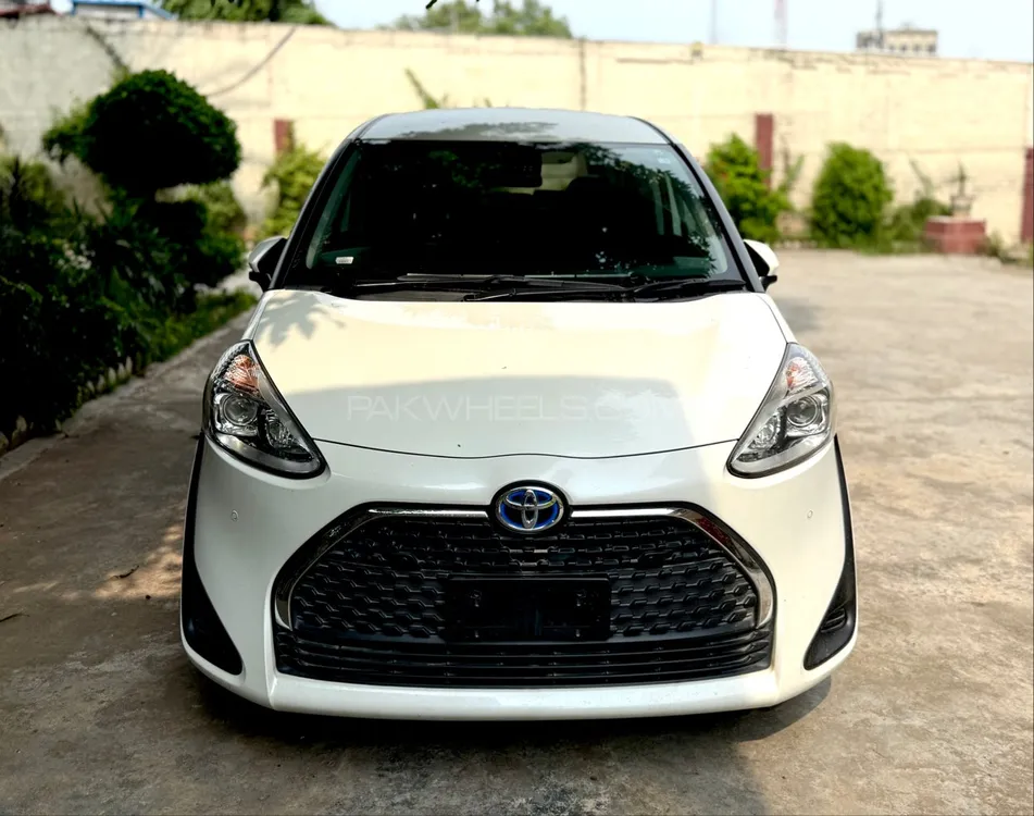 Toyota Sienta 2019 for Sale in Islamabad Image-1