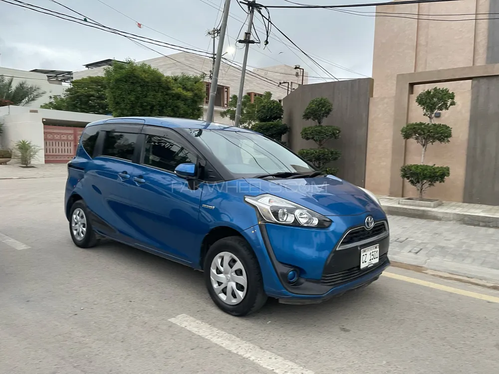 Toyota Sienta 2015 for Sale in Karachi Image-1