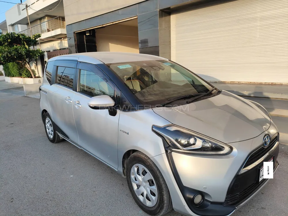 Toyota Sienta 2017 for Sale in Karachi Image-1