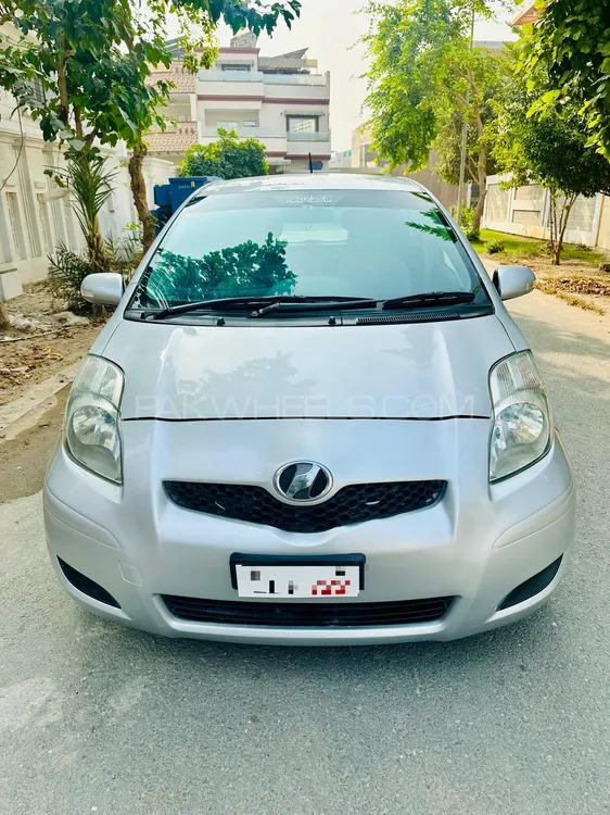 Toyota Vitz 2010 for Sale in D.G.Khan Image-1