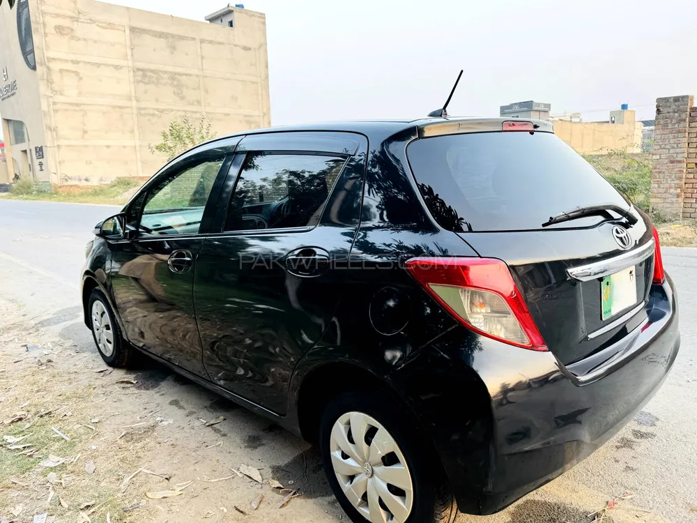Toyota Vitz 2012 for Sale in Faisalabad Image-1