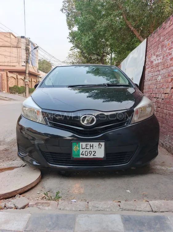 Toyota Vitz 2013 for Sale in Faisalabad Image-1