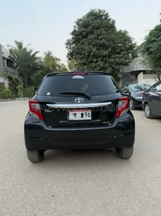 Toyota Vitz 2014 for Sale in Karachi Image-1