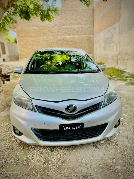 Toyota Vitz 2016 for Sale in Burewala Image-1