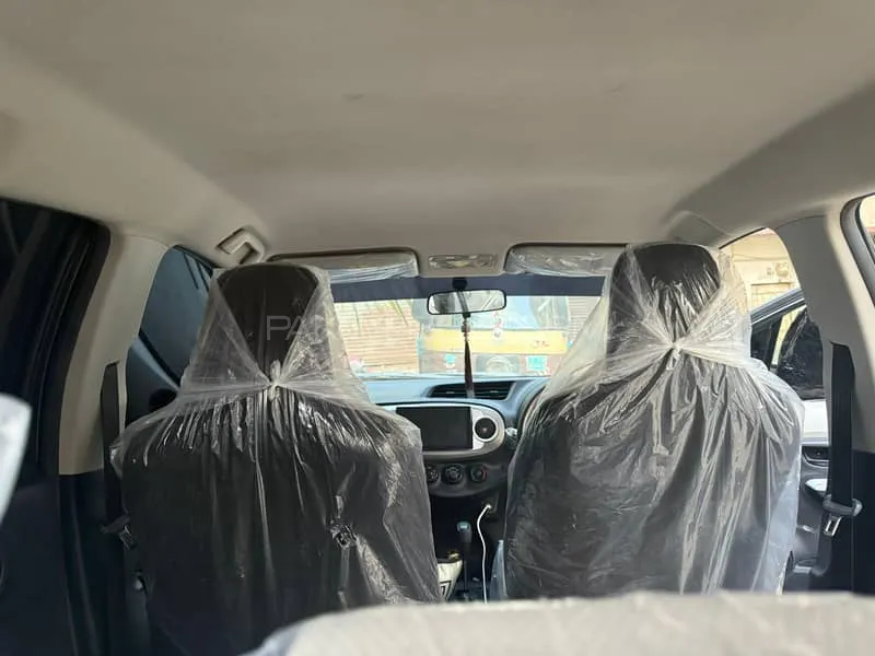 Toyota Vitz 2013 for Sale in Karachi Image-1