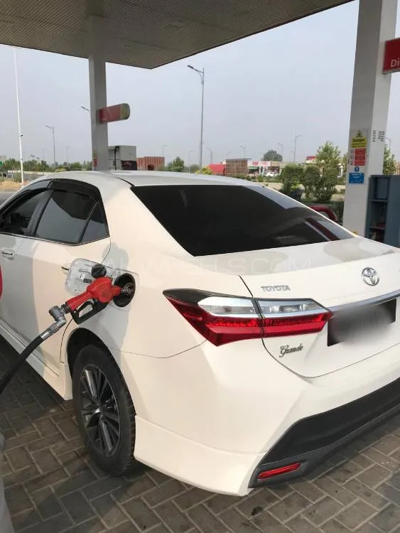 Toyota Corolla 2021 for Sale in Peshawar Image-1