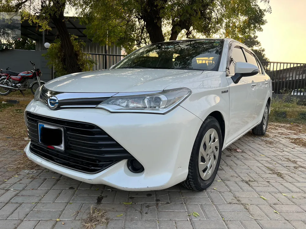 Toyota Corolla Axio 2017 for Sale in Islamabad Image-1